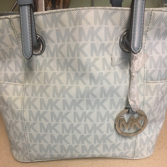 Michael Kor’s bag. - Picture 1 of 3